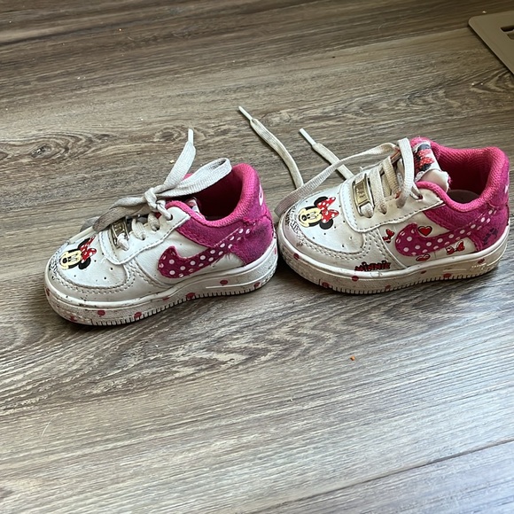 Nikes 3/4 Minnie Mouse Custom - Picture 3 of 6